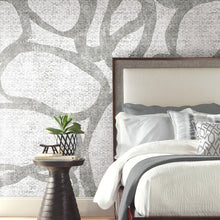 Load image into Gallery viewer, ULO CIRCLES MURAL PEEL &amp; STICK WALLPAPER