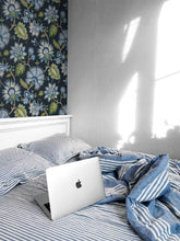 Load image into Gallery viewer, JACOBEAN BLOSSOM FLORAL PEEL AND STICK WALLPAPER