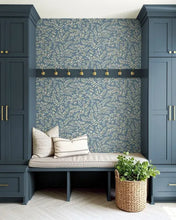 Load image into Gallery viewer, VINING LEAF TRAIL PEEL AND STICK WALLPAPER