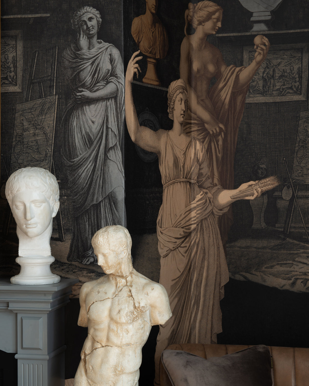 STATUARY CHAMBER WALLPAPER