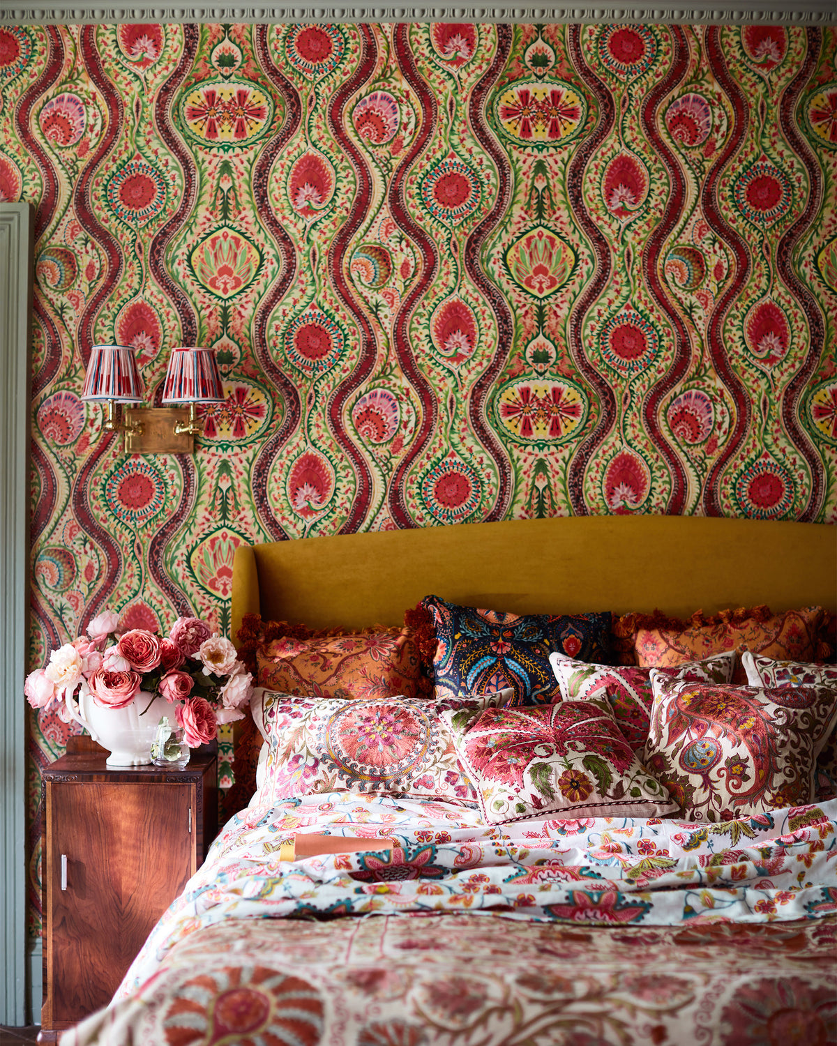 HIPPIE PAISLEY WALLPAPER