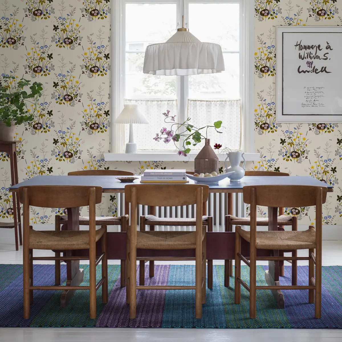 Fågelbo Wallpaper in an interior setting