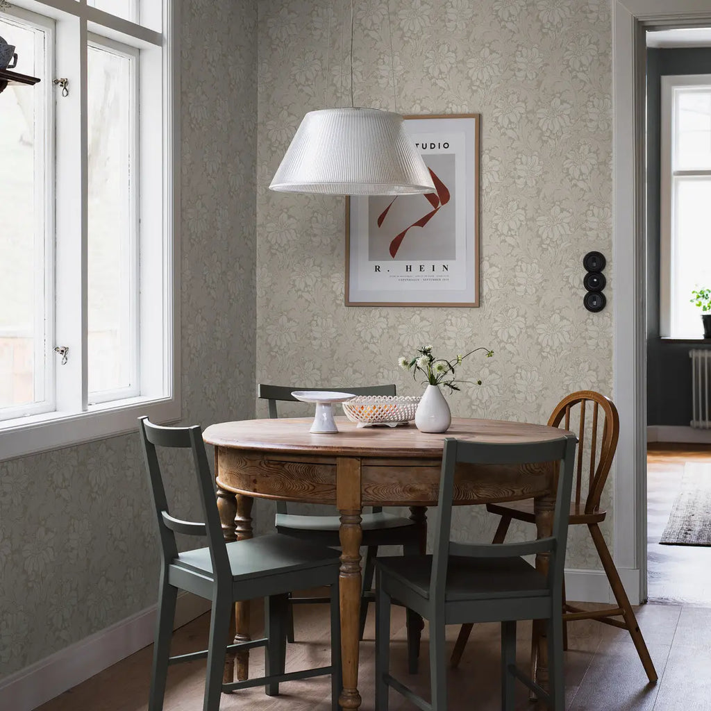 Acanthus Garden Wallpaper in an interior setting