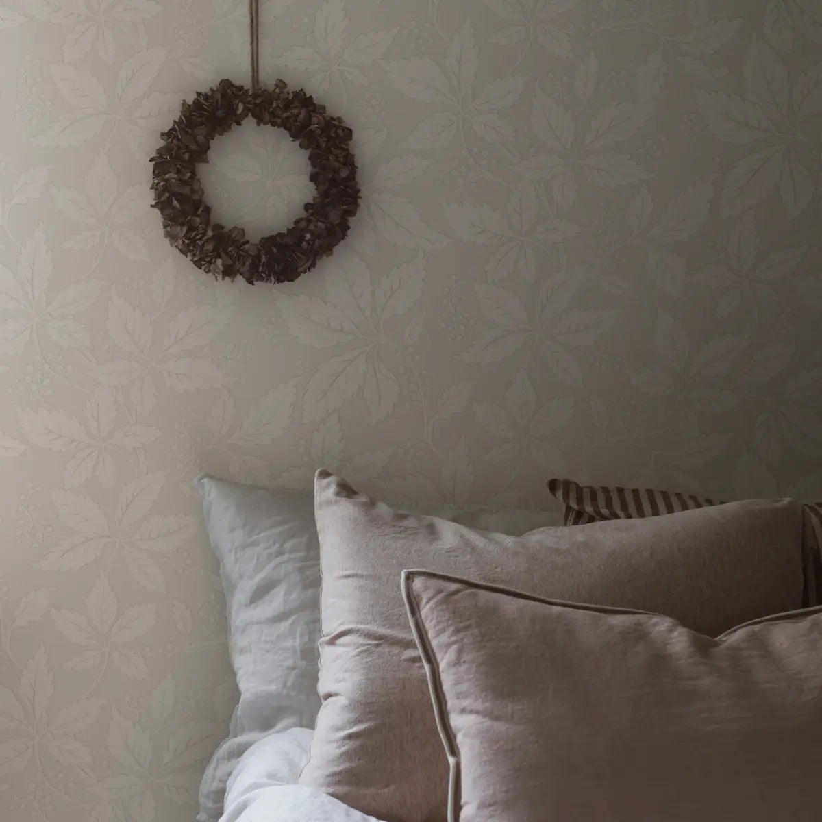 Vildvin Wallpaper in an interior setting