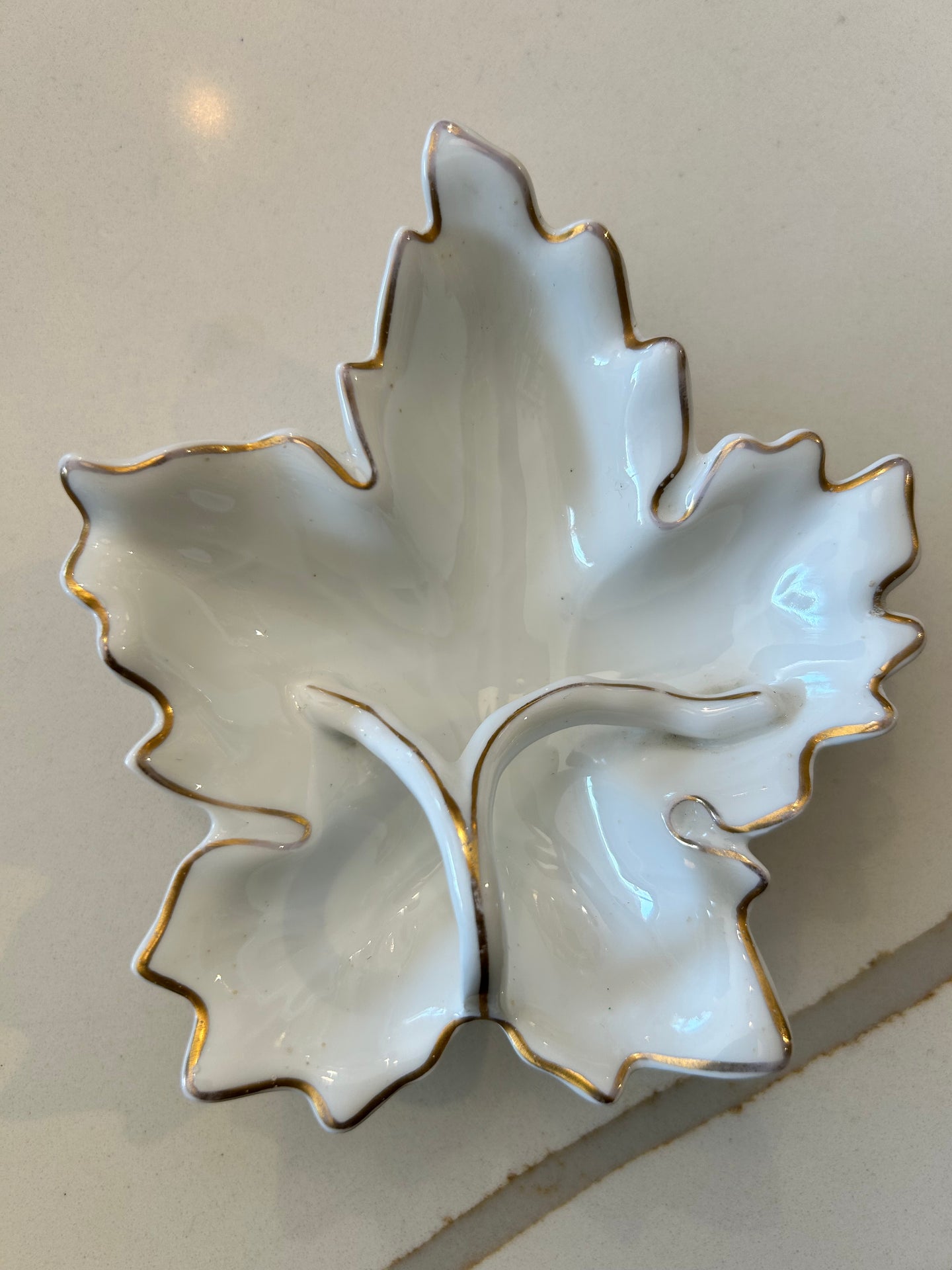 Leaf trinket tray