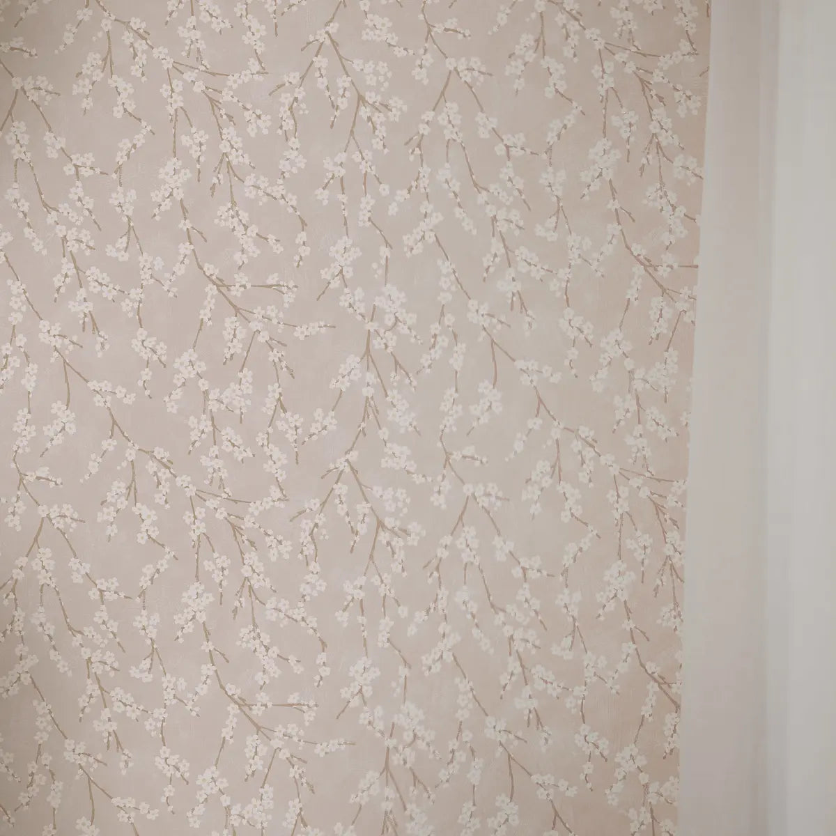 Alice Wallpaper in an interior setting