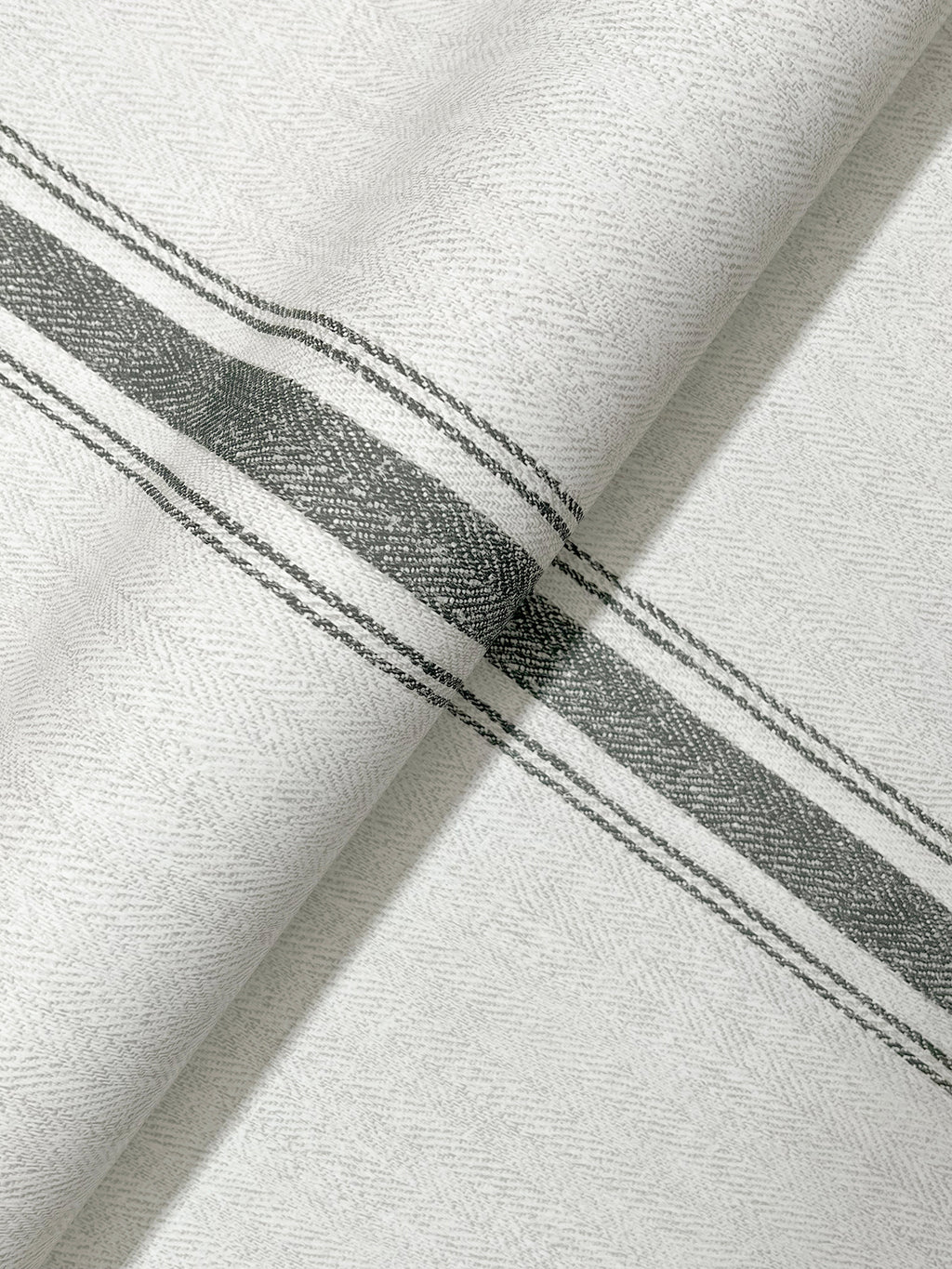 Linette Wallpaper - Black wallpaper detail