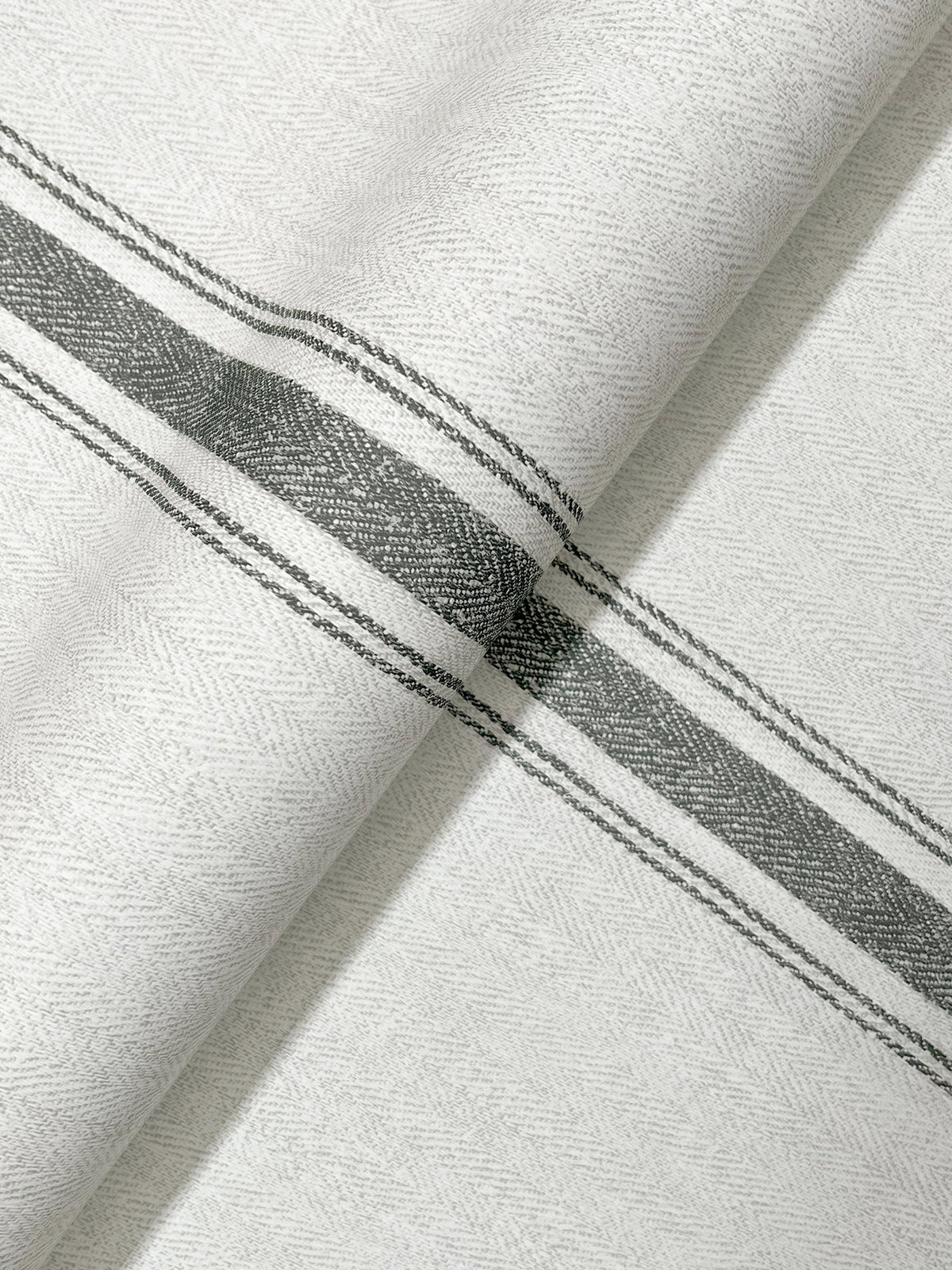 Linette Wallpaper - Black wallpaper detail