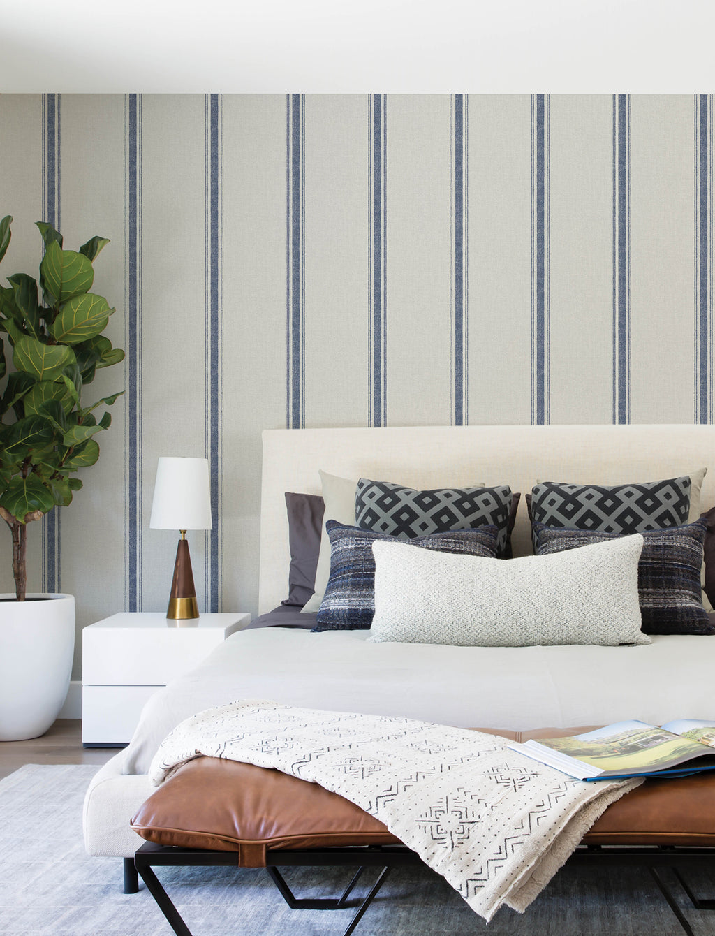 Linette Wallpaper - Blue room setting
