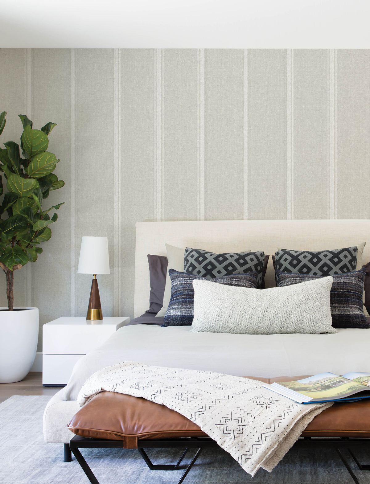 Linette Wallpaper - Beige room setting