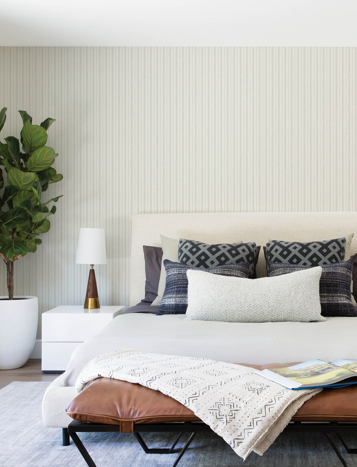 Harville Wallpaper - Aqua room setting