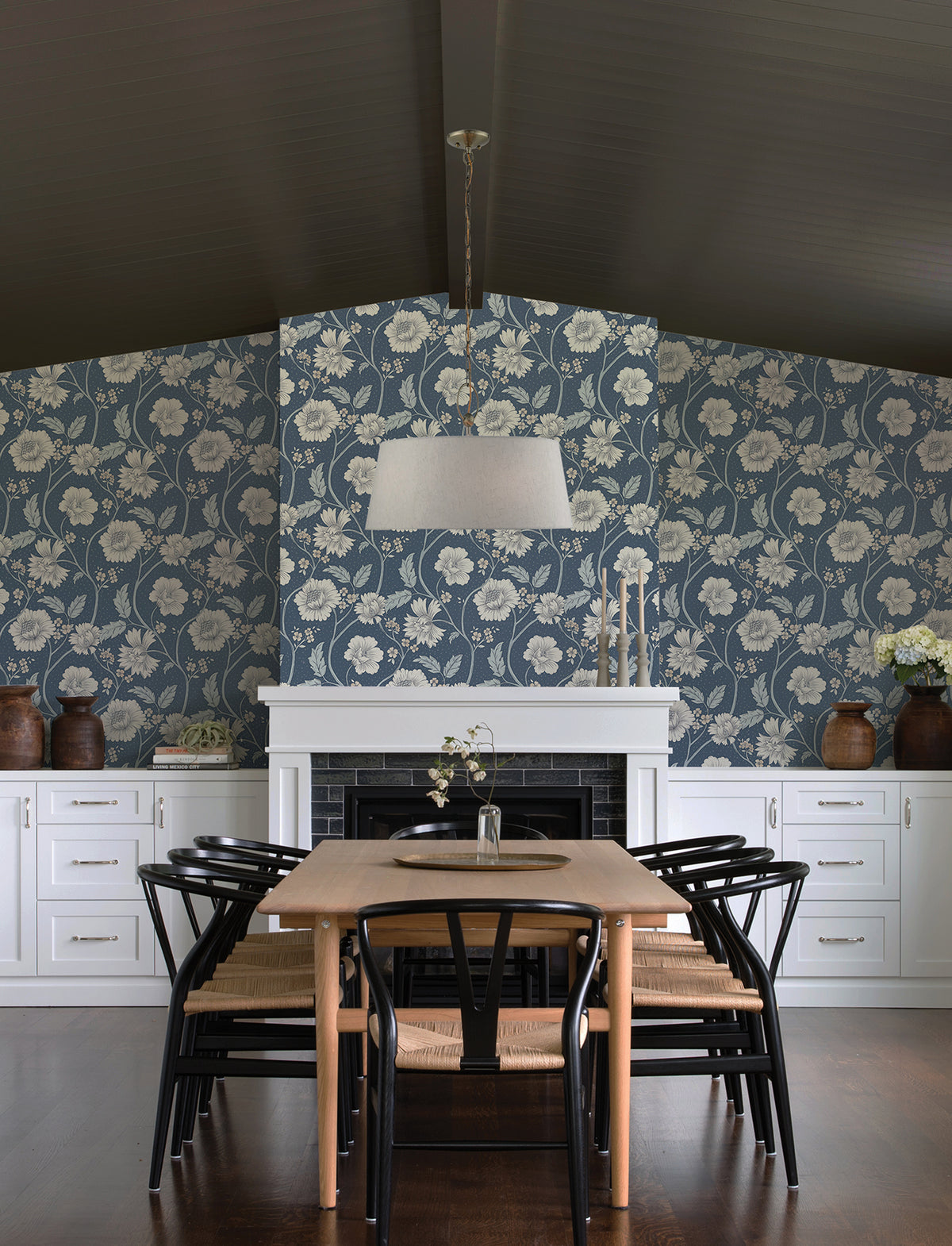 Hazel Wallpaper - Navy room setting