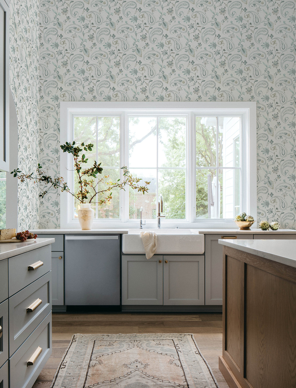 Darlene Wallpaper - Aqua room setting