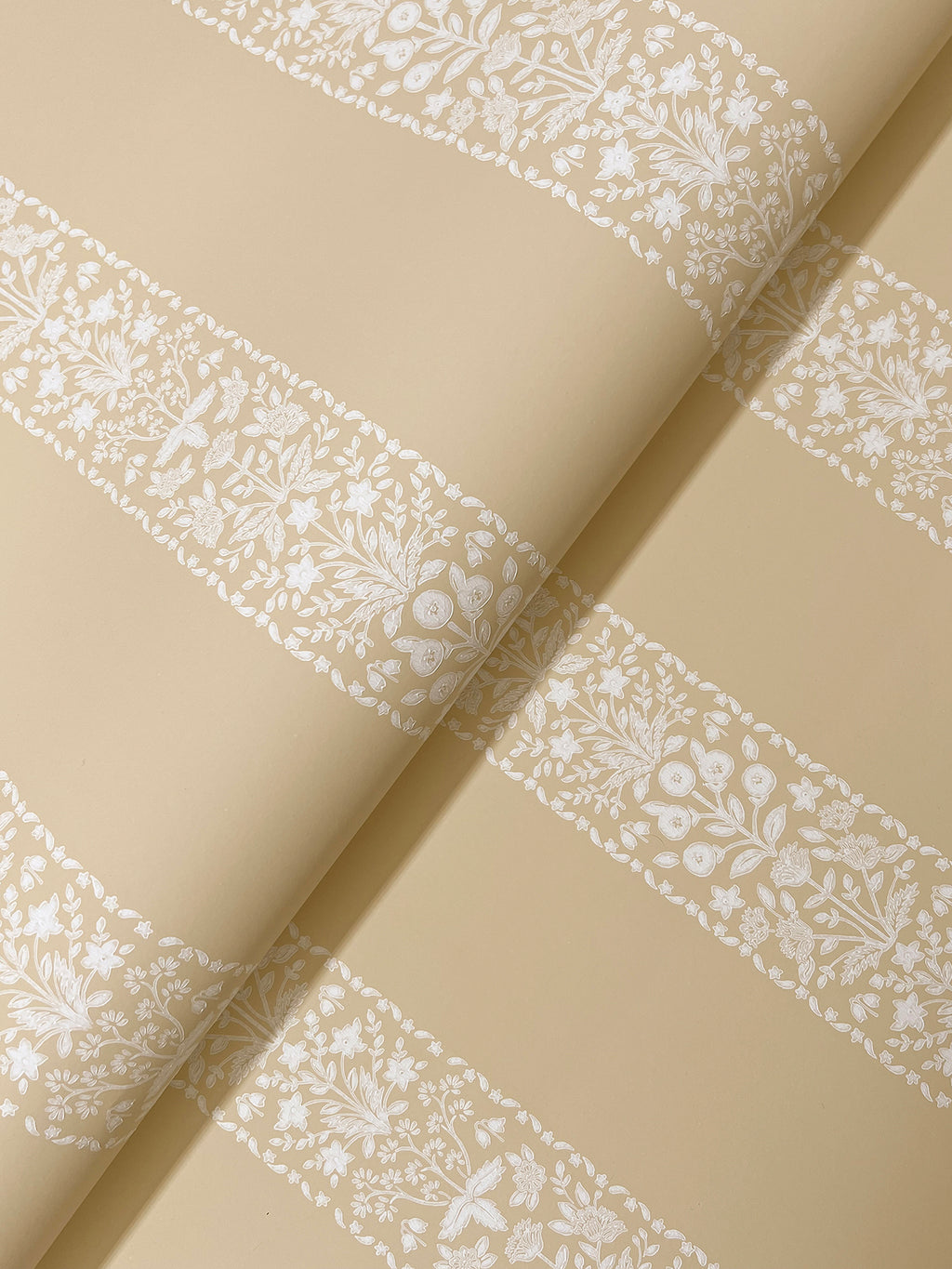 Estee Stripe Gold Wallpaper detail – 4212-84392