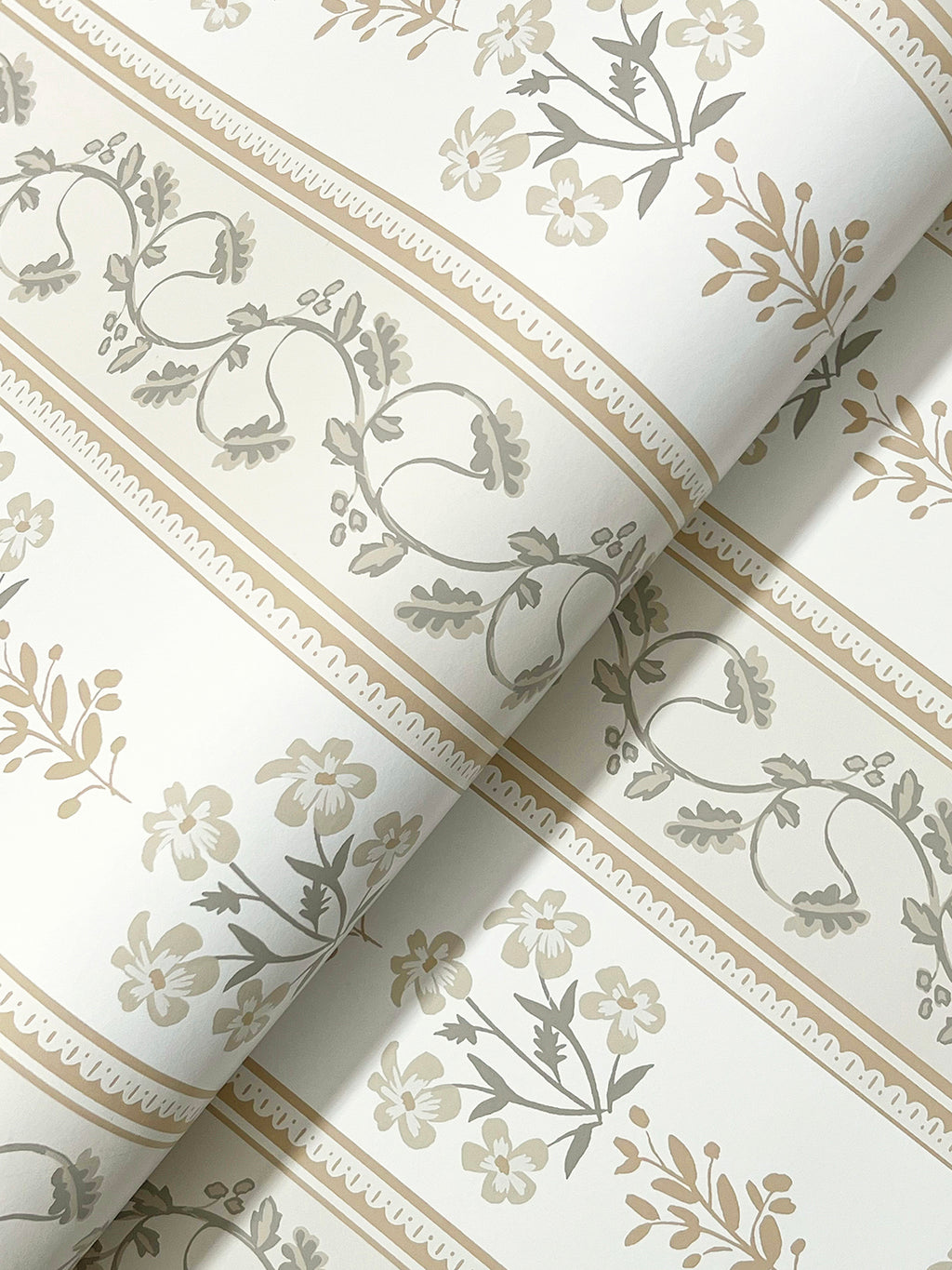 Portico White Wallpaper detail – 4212-84415