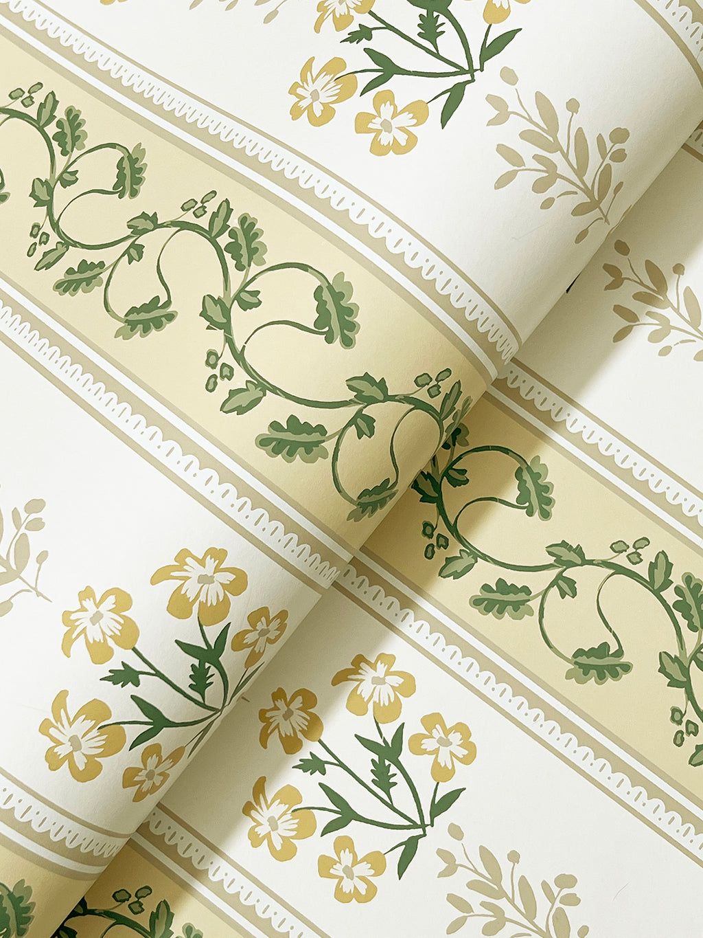 Portico Gold & Cream Wallpaper detail – 4212-84417