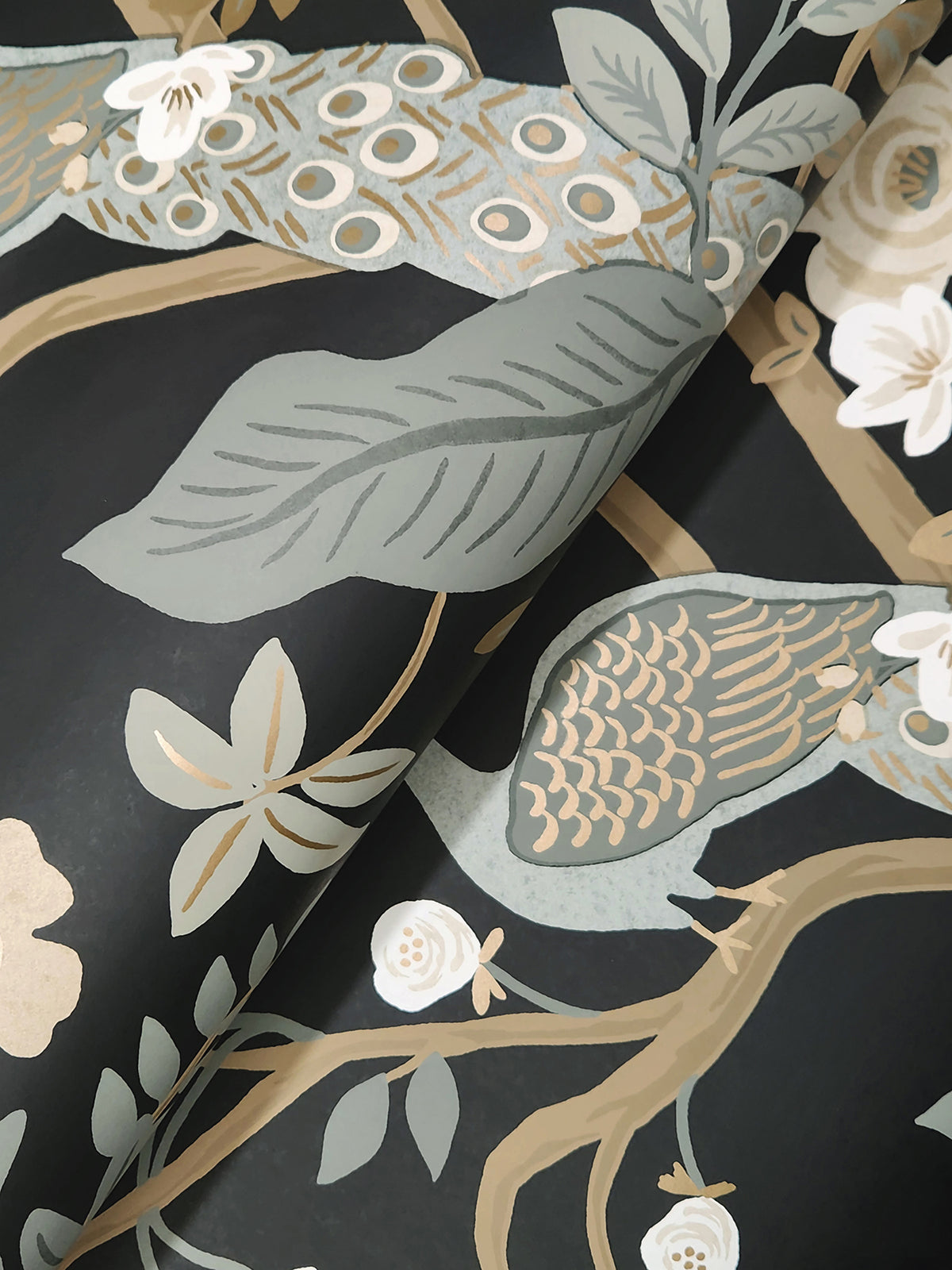 Peacock Black Wallpaper detail – 4212-84423