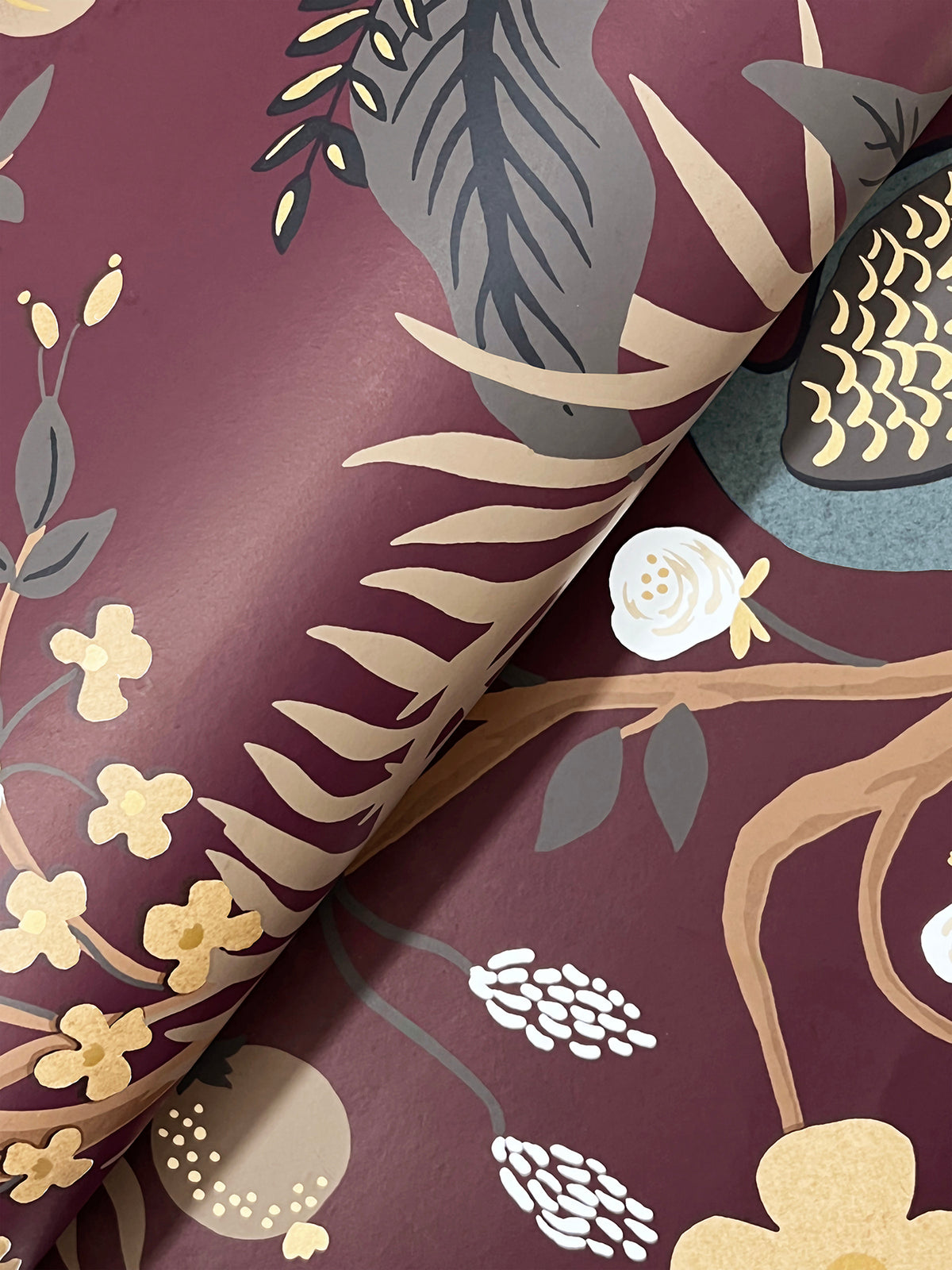 Peacock Burgundy Wallpaper detail – 4212-84425