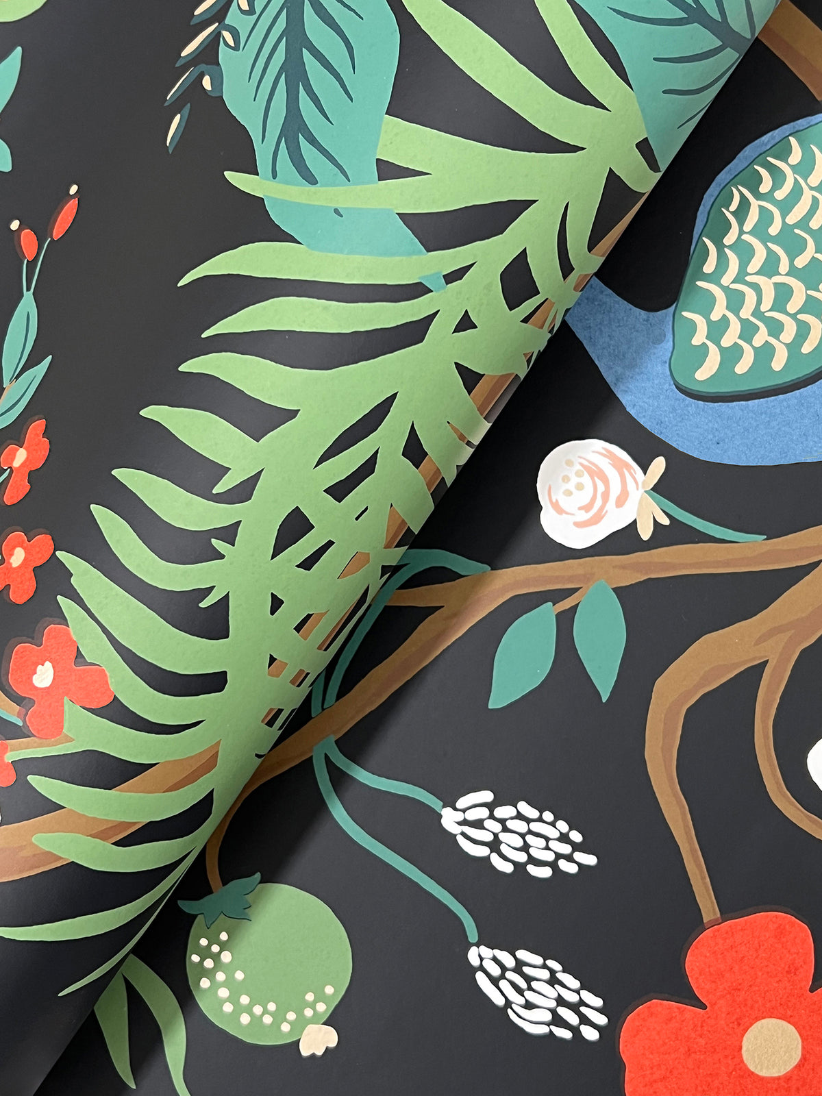 Peacock Charcoal Wallpaper detail – 4212-84427