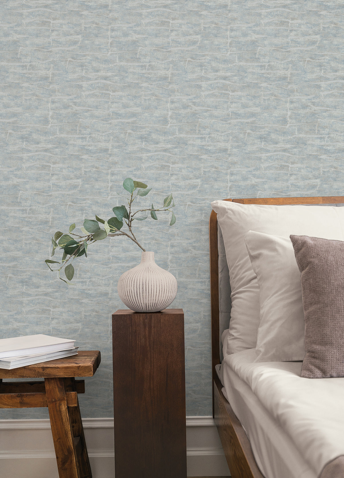 Sculpted Burlap Wallpaper - Stone room setting