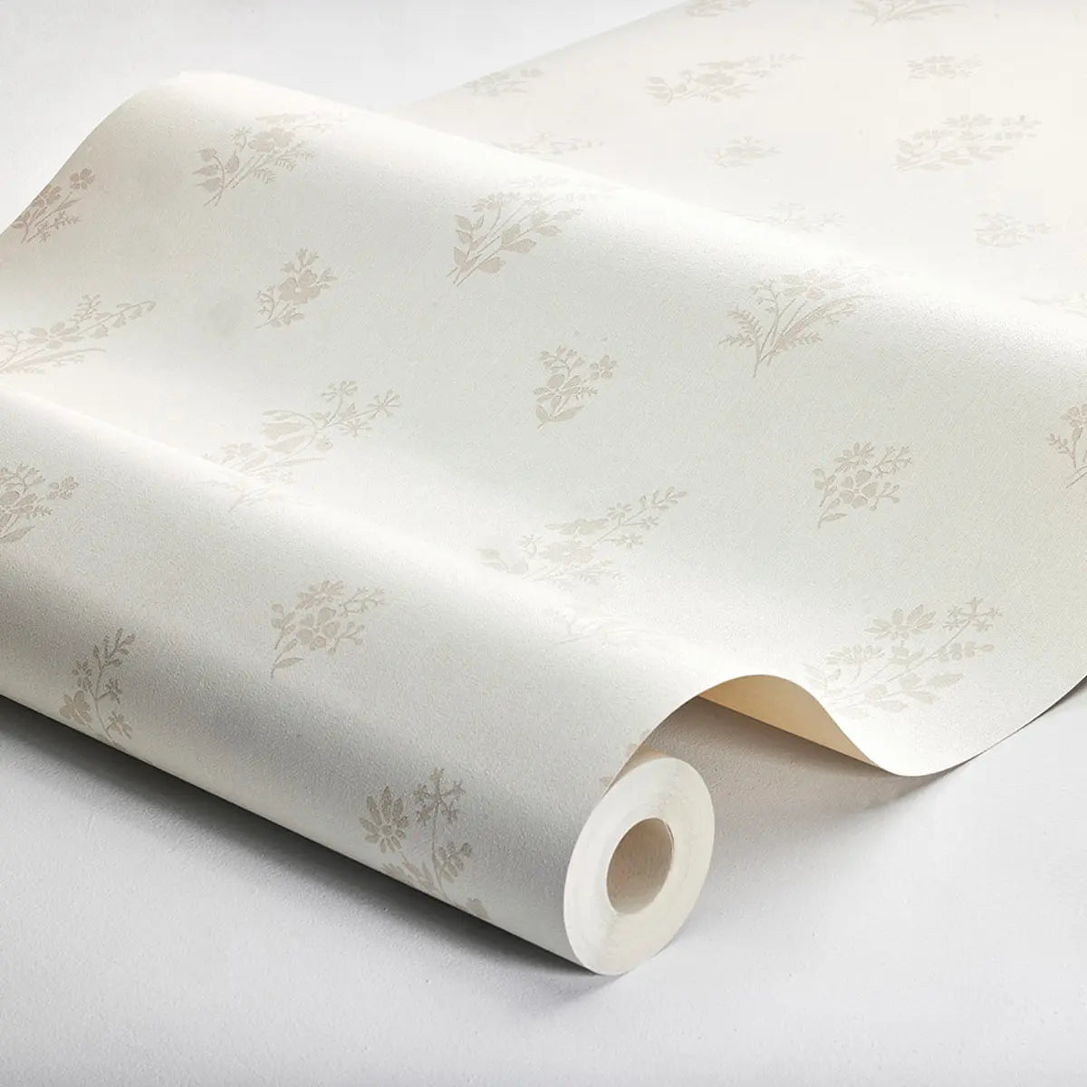Petit Fleurs Wallpaper in an interior setting