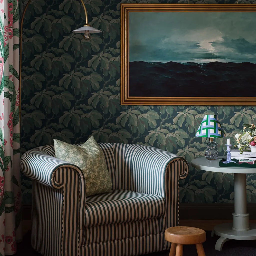 Kastanj Wallpaper in an interior setting