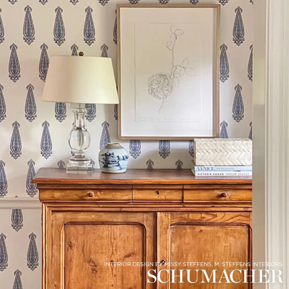 Katara Paisley Wallpaper in an interior setting