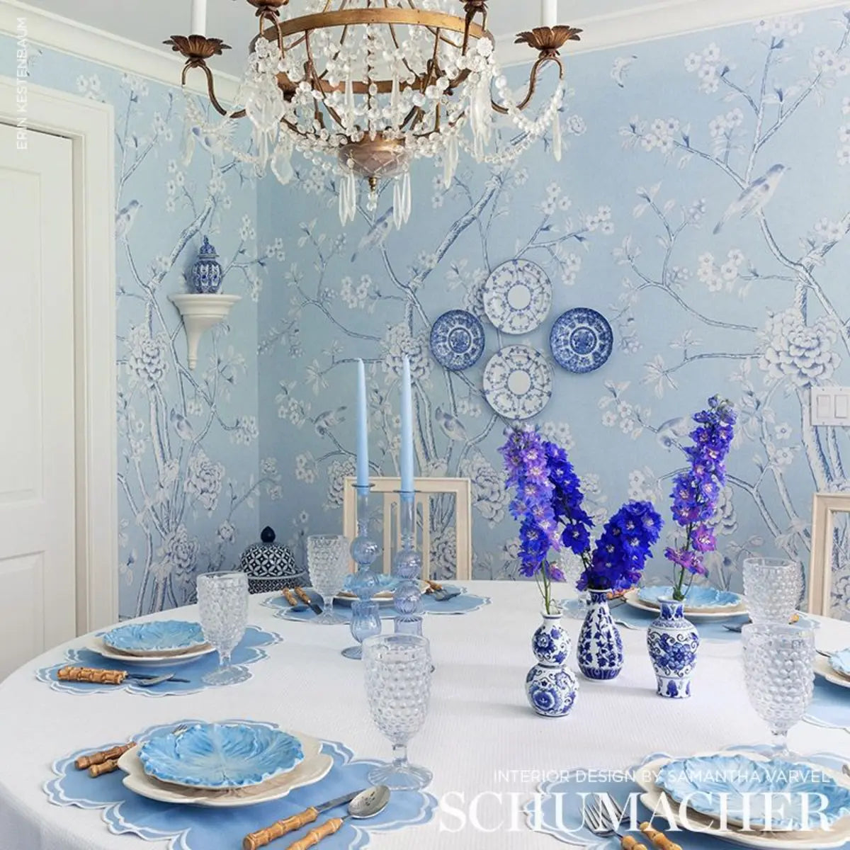 Chinois Palais Panel Wallpaper in an interior setting