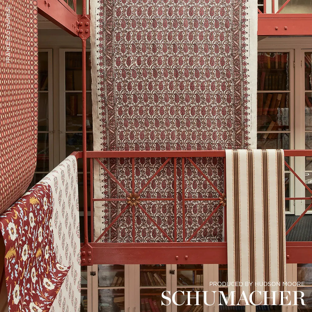 Larissa Wallpaper in an interior setting