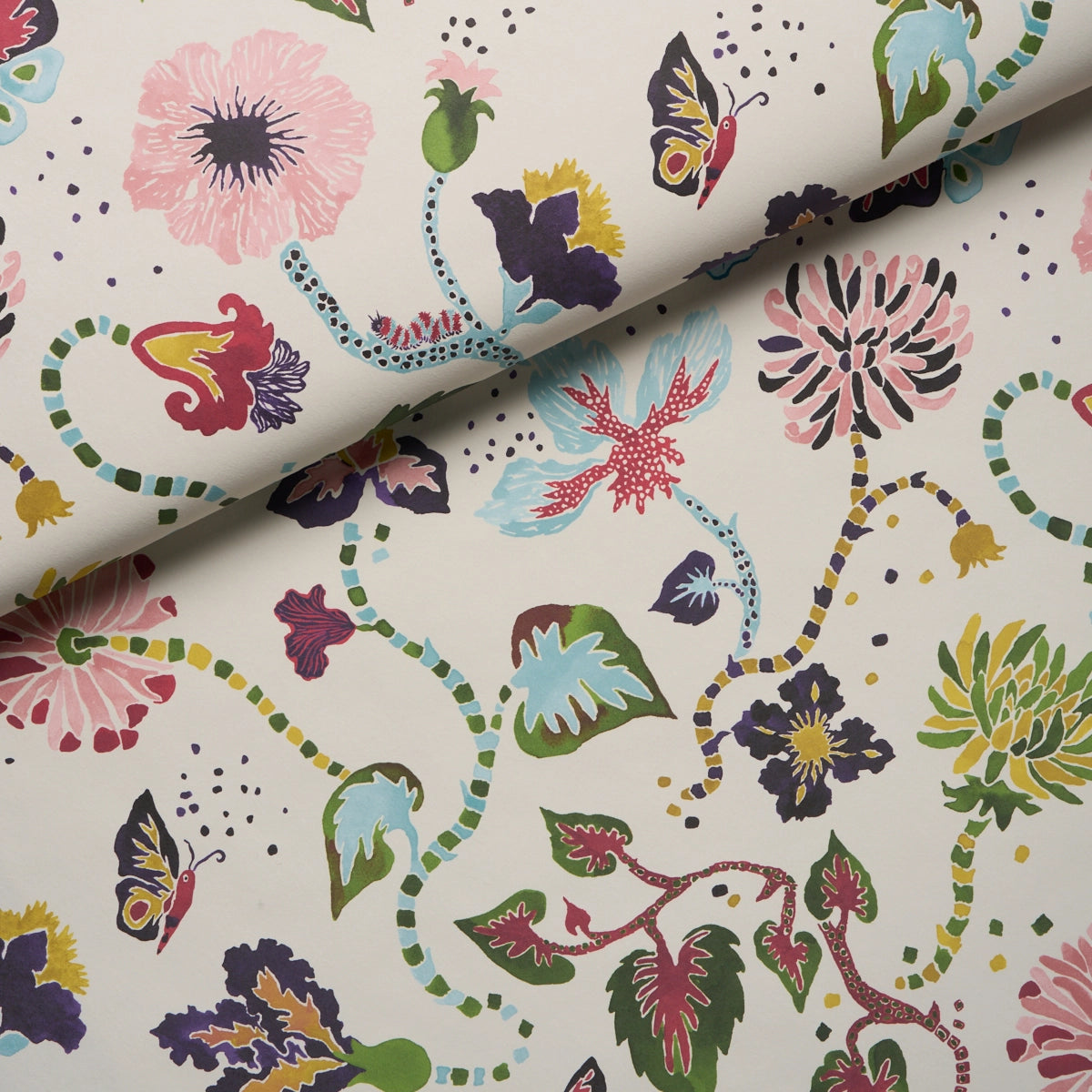 Gloriette Wallpaper in an interior setting