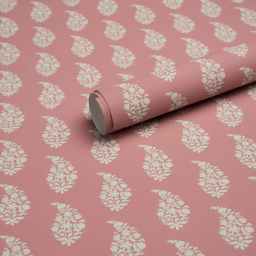 Kaia Paisley Wallpaper in an interior setting