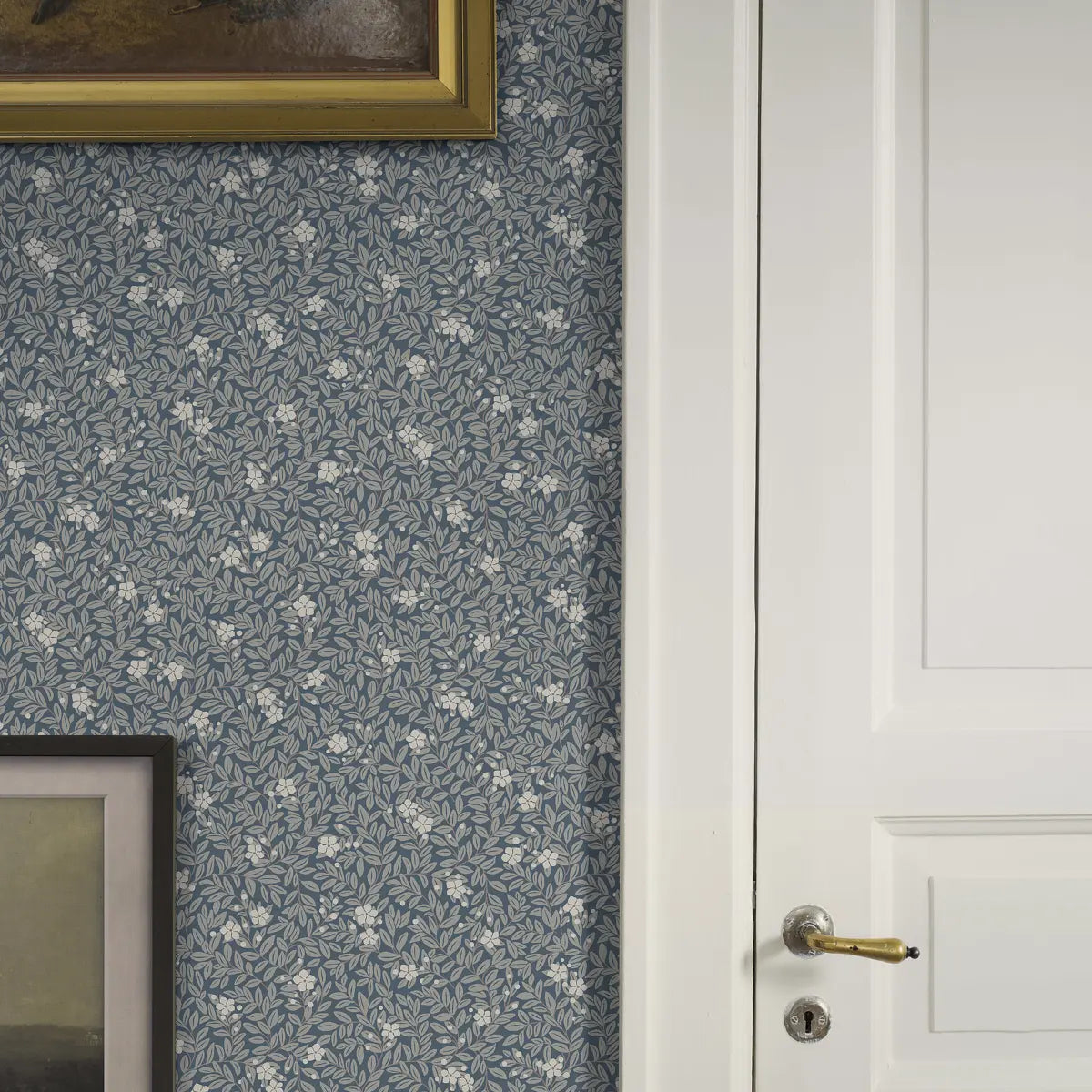 Myrten Wallpaper in an interior setting