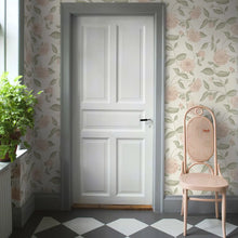 Load image into Gallery viewer, Dahliadröm Wallpaper in an interior setting