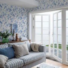 Load image into Gallery viewer, Blomslinga Wallpaper in an interior setting