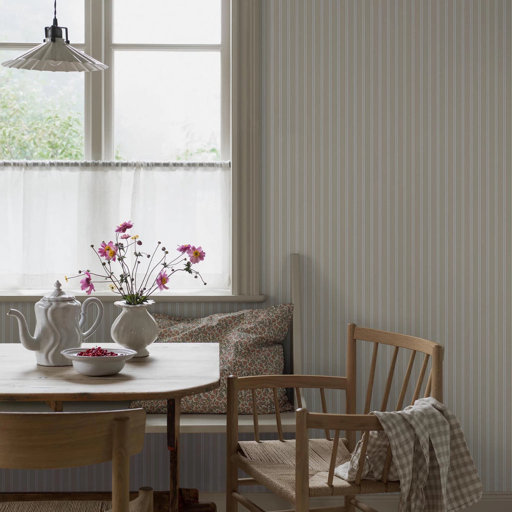 Pärlrand Wallpaper in an interior setting