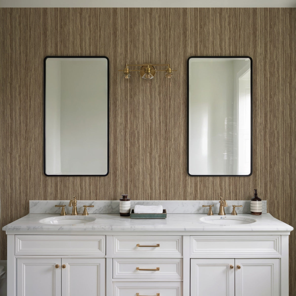 Glimmer Wood Wallpaper - Brown room view