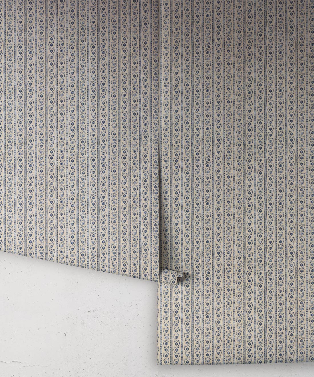 Daisy Chain Wallpaper • Indigo Natural • Rolls