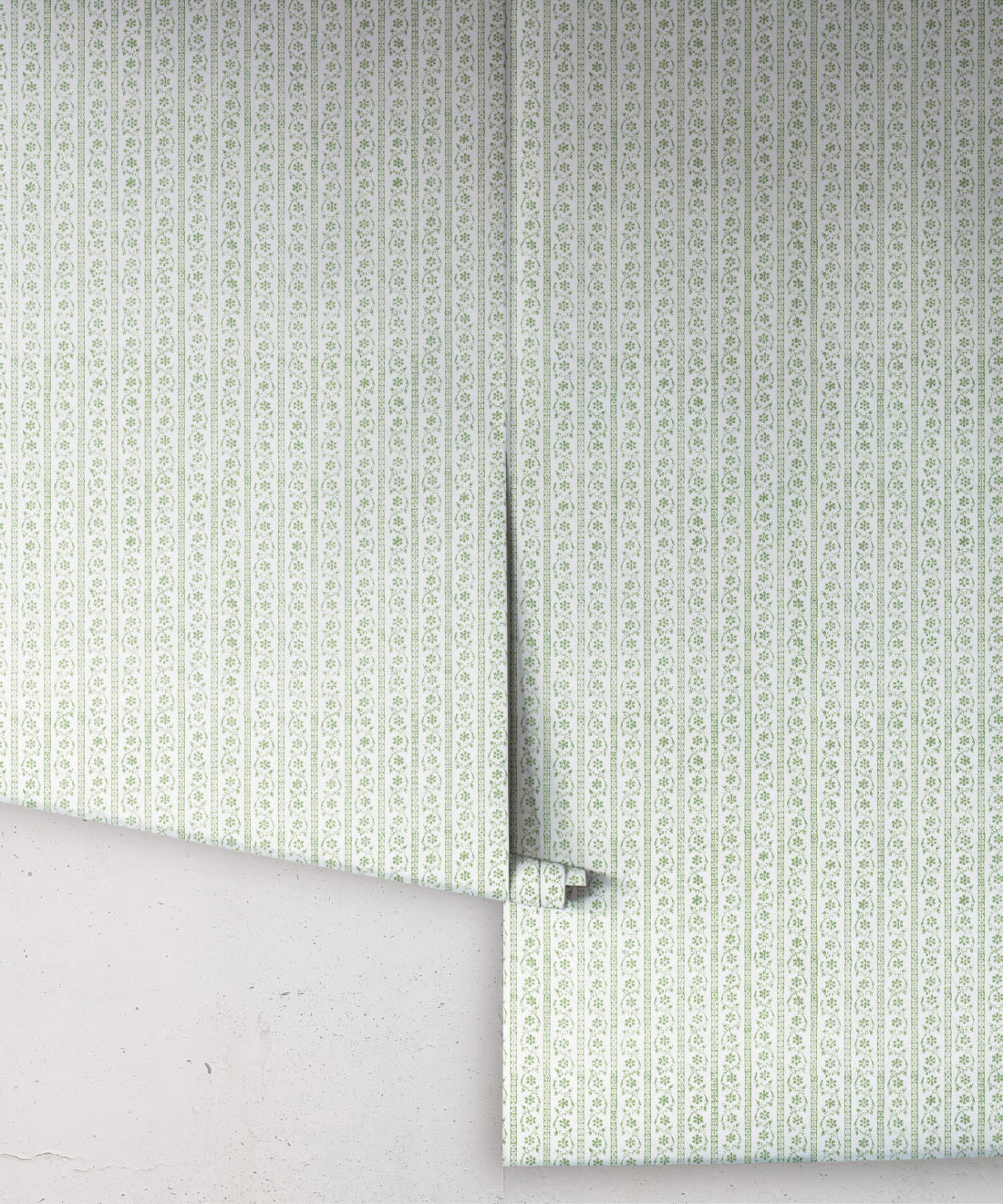 Daisy Chain Wallpaper • Mint Ivory • Rolls