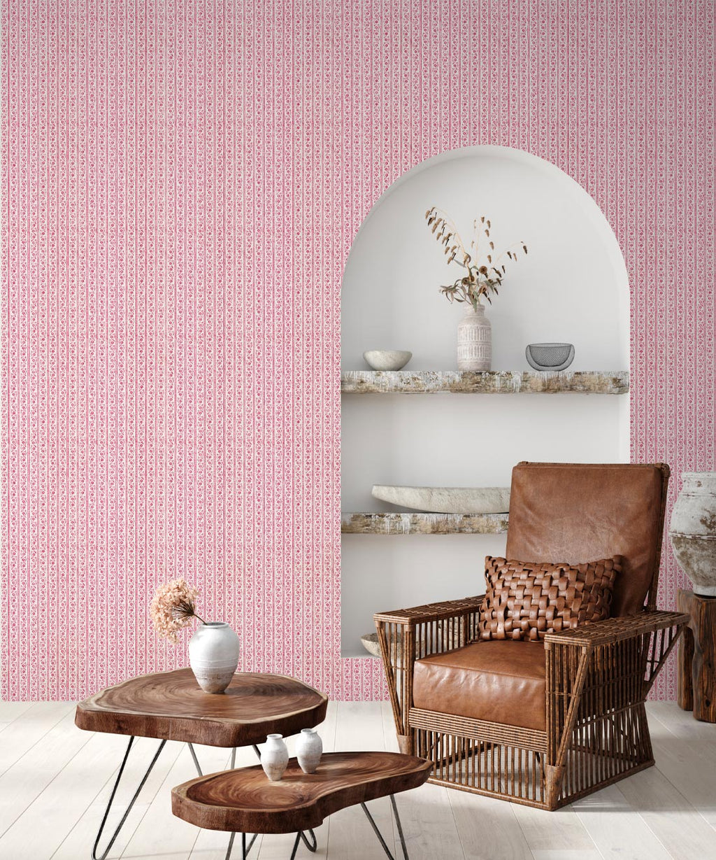Daisy Chain Wallpaper • Poppy Ivory • Insitu