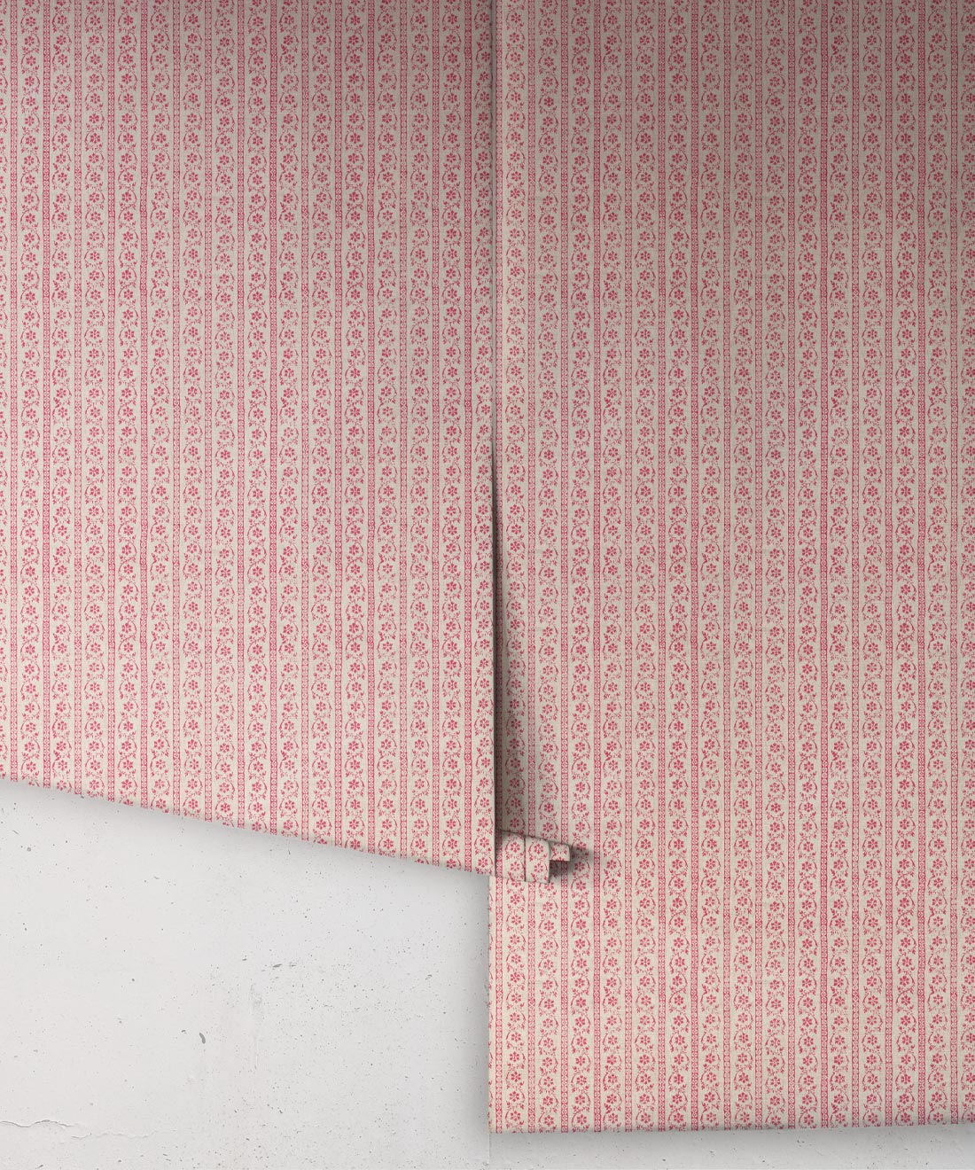 Daisy Chain Wallpaper • Poppy Natural • Rolls
