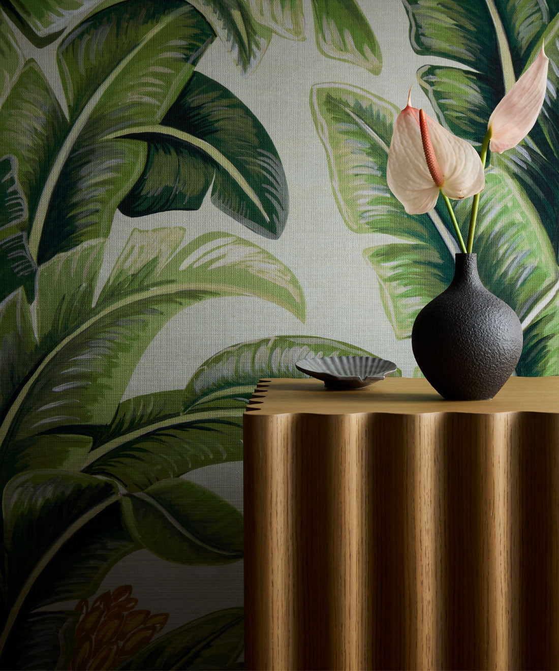 The Great Shalimar Grasscloth Wallpaper - Colorway: Beige - Rich Traditions Collection - Insitu