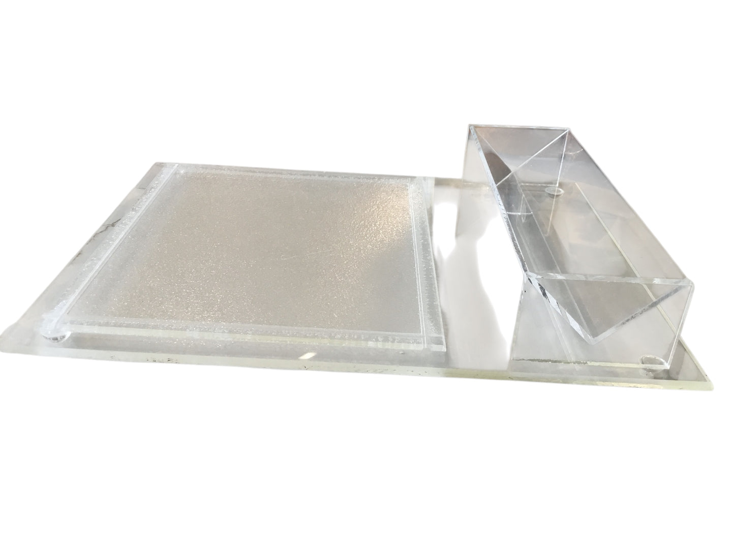 LUCITE CHEESE AND CRACKER BOARD