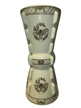 Load image into Gallery viewer, vintage asian vase