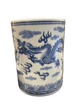 Load image into Gallery viewer, asian porcelain vase