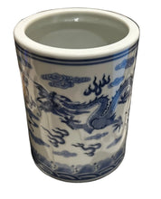 Load image into Gallery viewer, asian porcelain vase