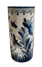 Load image into Gallery viewer, asian porcelain flower vase