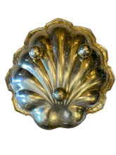 Load image into Gallery viewer, brass shell shaped serving dish