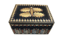 Load image into Gallery viewer, straw dragonfly box