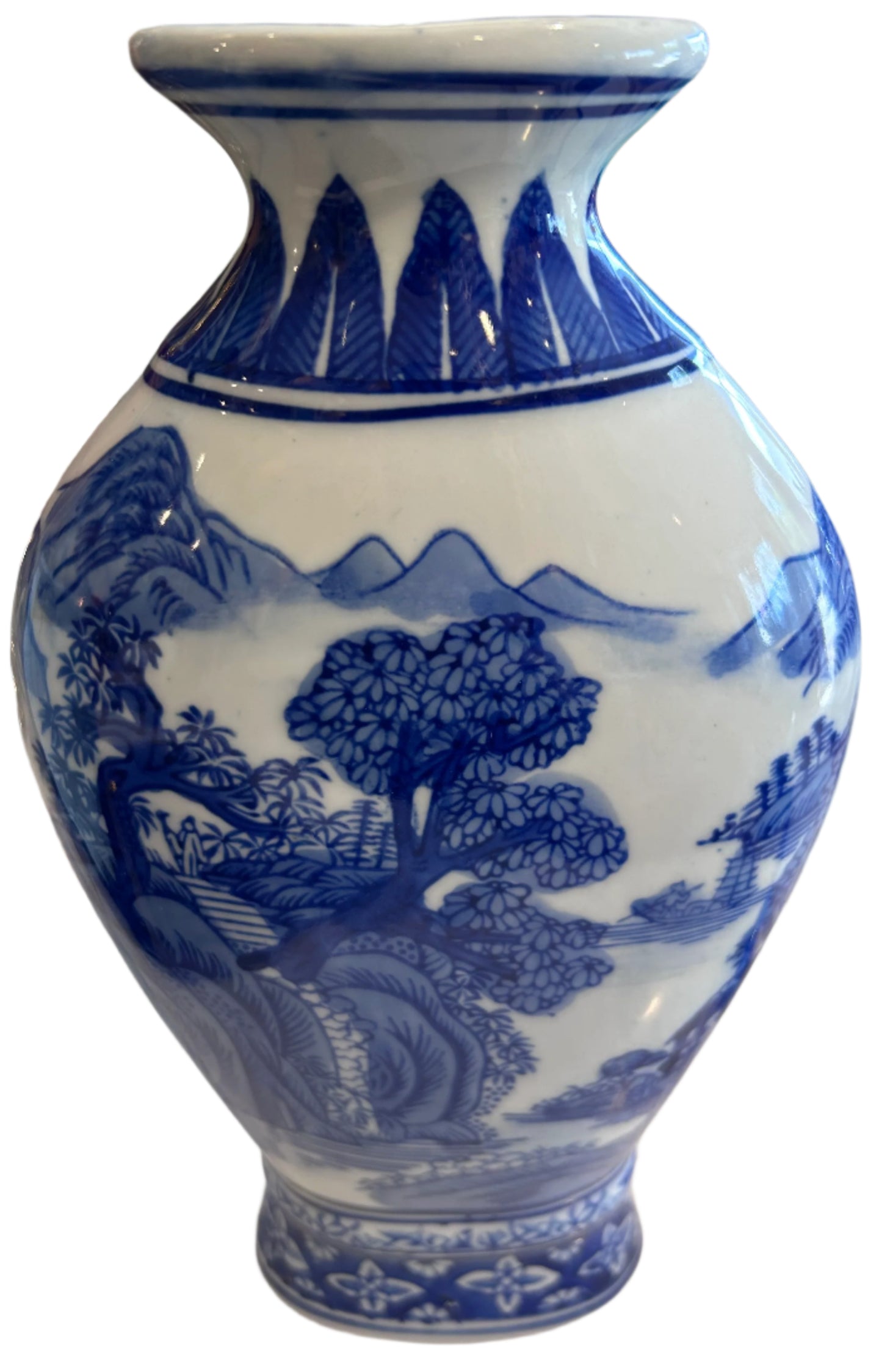 blue and white porclean vase