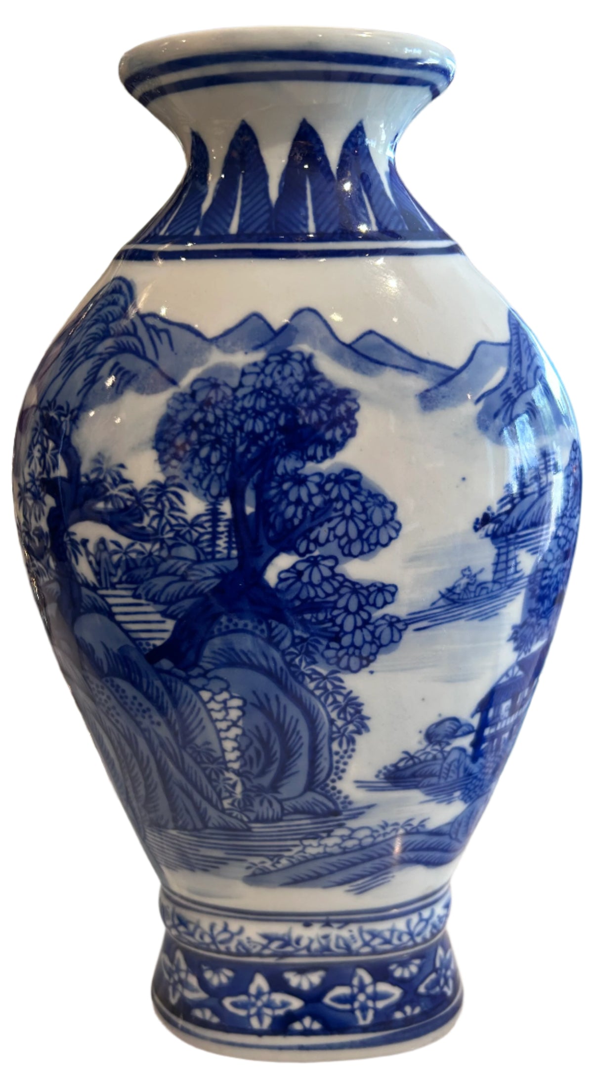 blue and white porclean vase